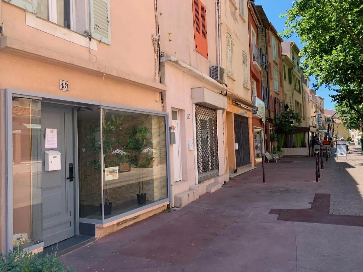 Apartment Excellent Studio Au Coeur Historique De Frejus