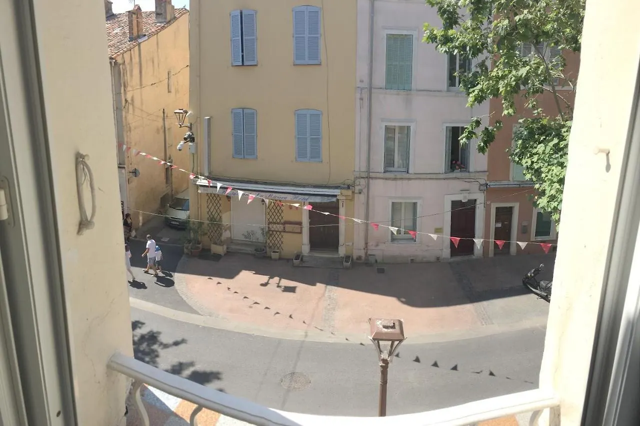 Excellent Studio Au Coeur Historique De Frejus Apartment